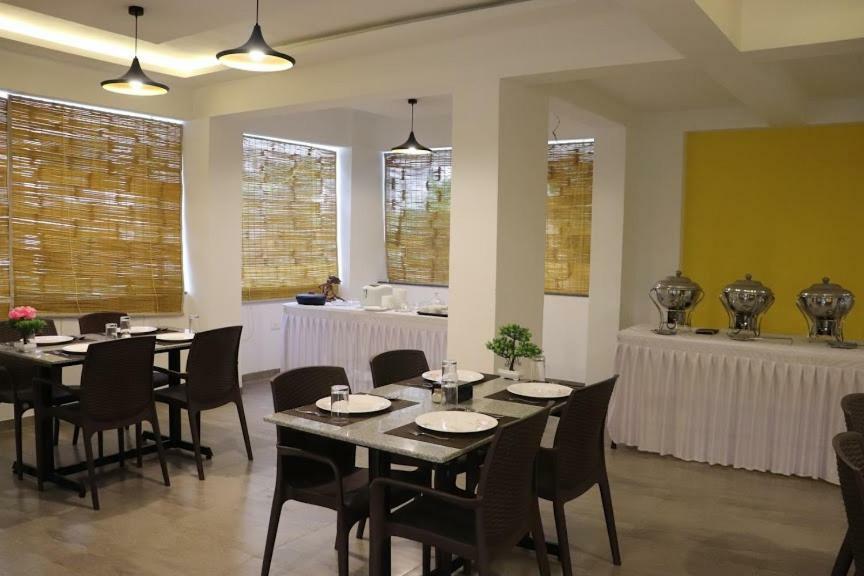 Emerald Vista Luxury Suites Pune Exterior foto